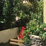 Downtown Garden House Lejlighed